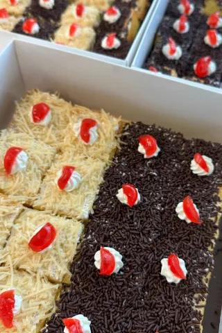 Bolu Jadoel (Meses & Keju) (20x20 cm)